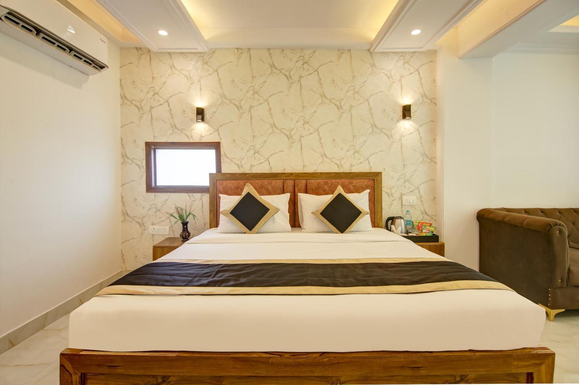 Hotel The Emporio Grand Near Vaishali Metro Station Ghaziabad Buitenkant foto