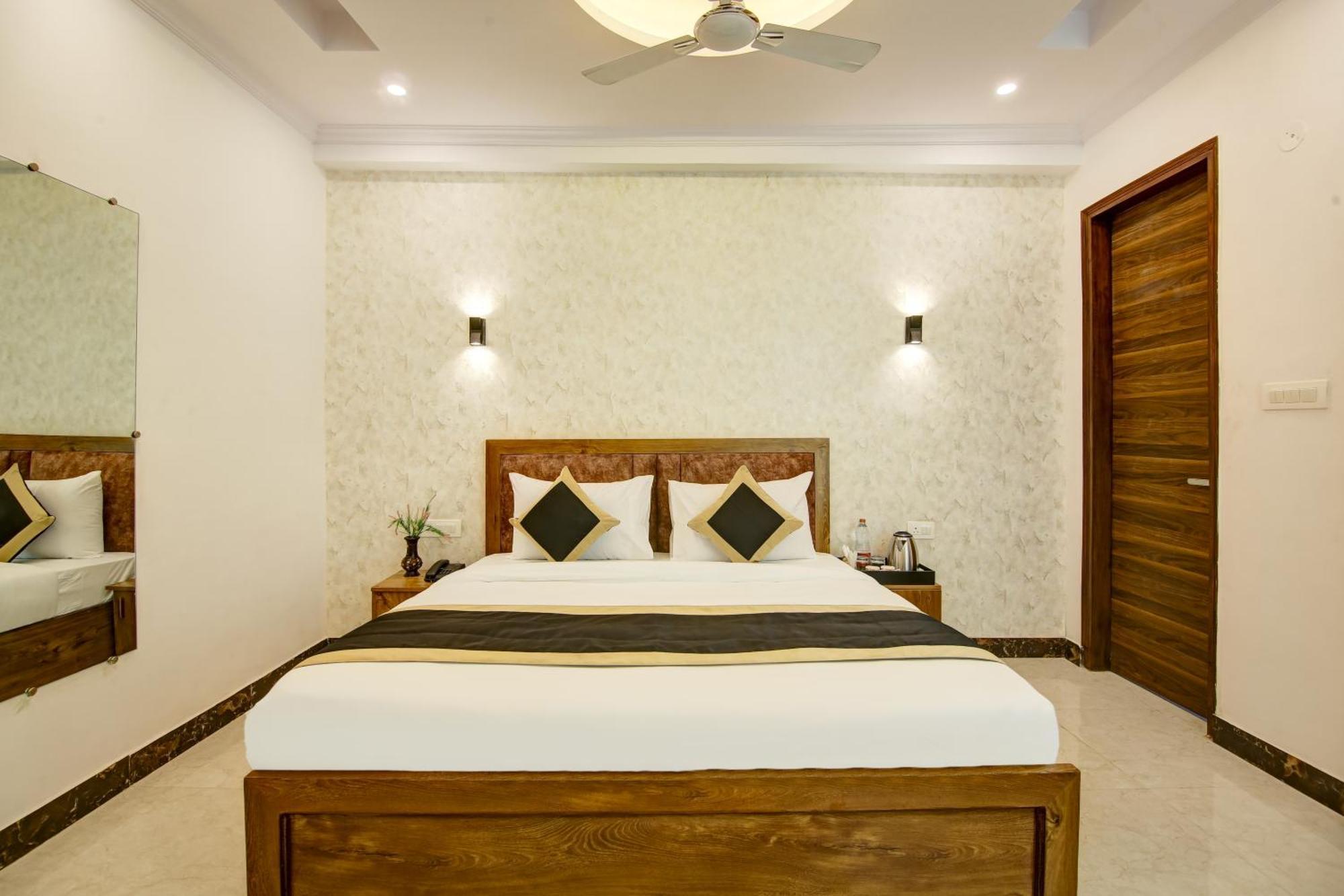 Hotel The Emporio Grand Near Vaishali Metro Station Ghaziabad Buitenkant foto