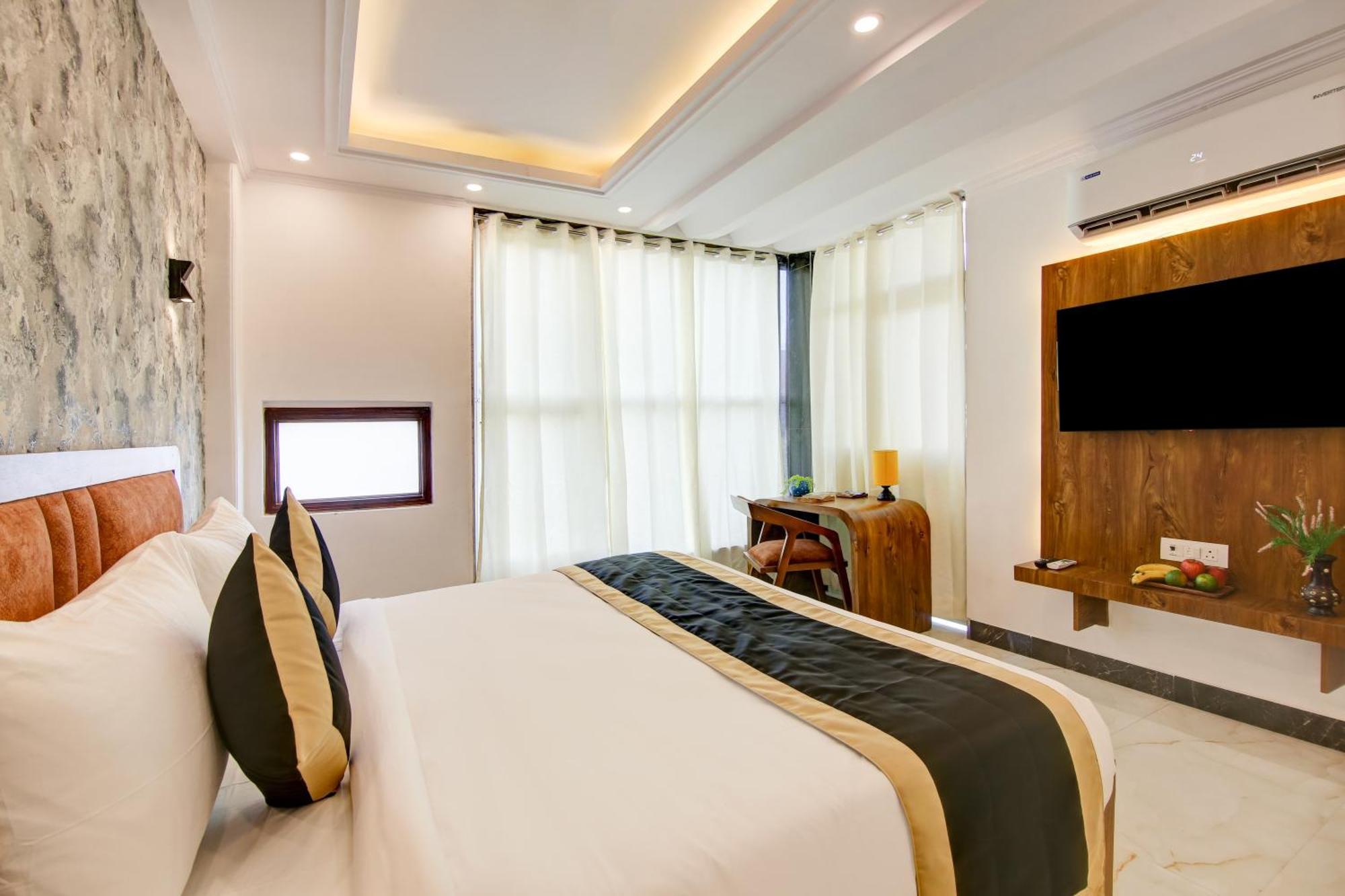 Hotel The Emporio Grand Near Vaishali Metro Station Ghaziabad Buitenkant foto