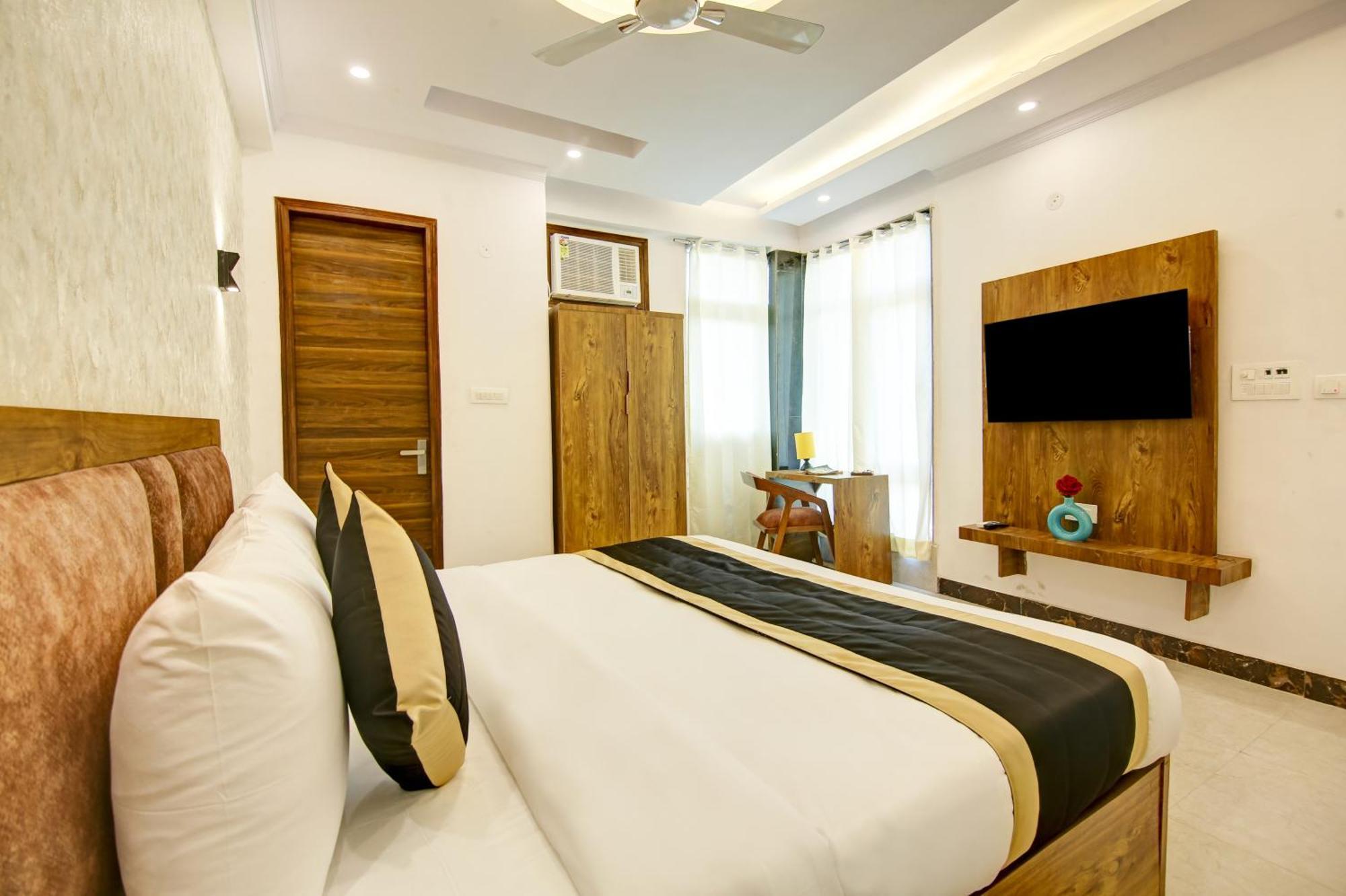 Hotel The Emporio Grand Near Vaishali Metro Station Ghaziabad Buitenkant foto