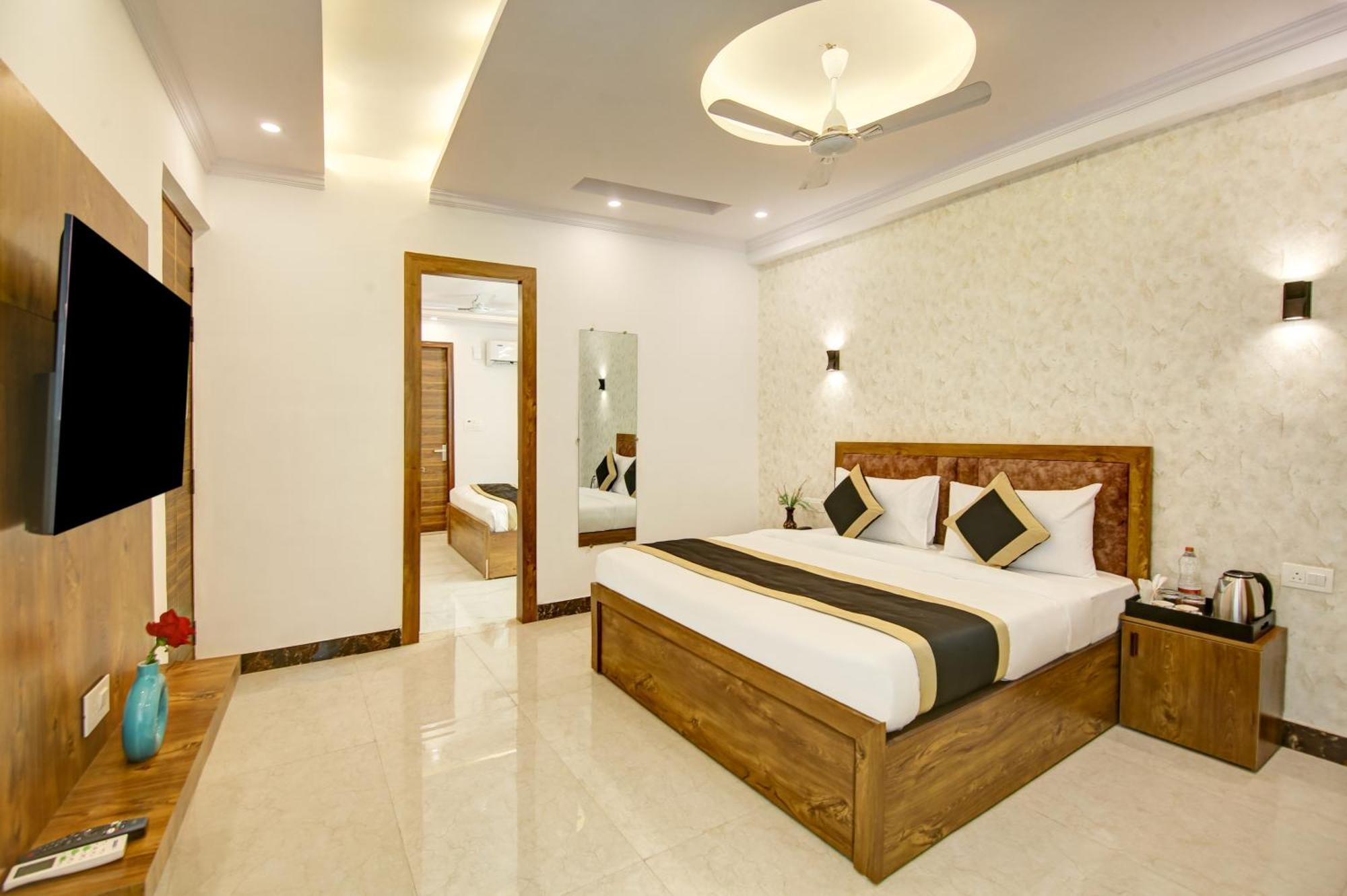 Hotel The Emporio Grand Near Vaishali Metro Station Ghaziabad Buitenkant foto