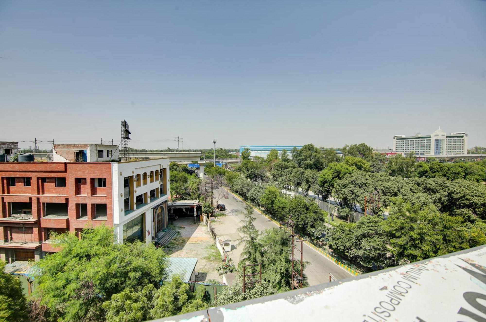 Hotel The Emporio Grand Near Vaishali Metro Station Ghaziabad Buitenkant foto
