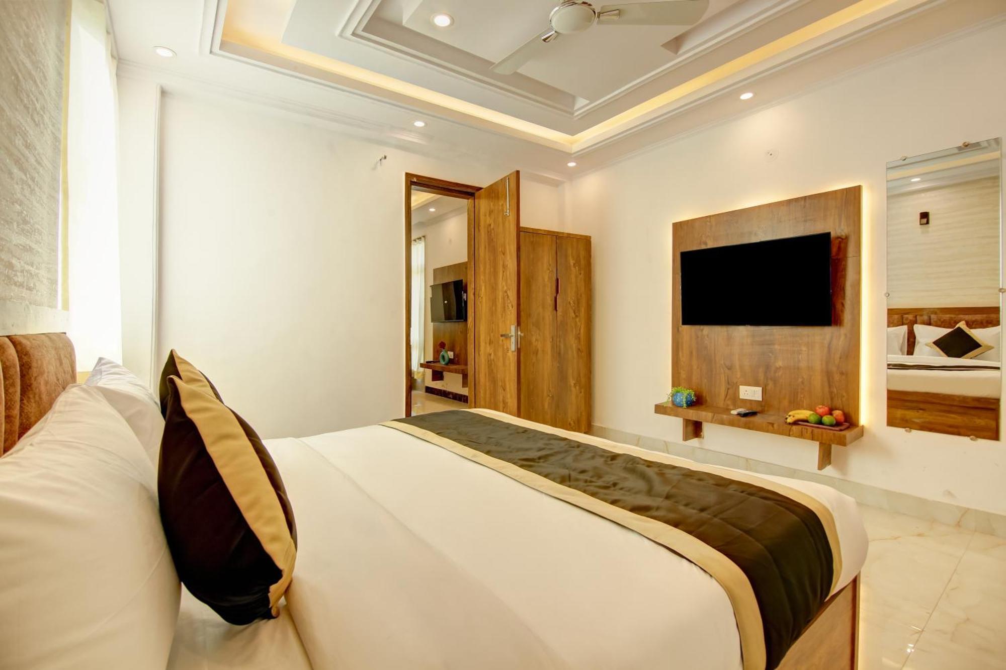 Hotel The Emporio Grand Near Vaishali Metro Station Ghaziabad Buitenkant foto