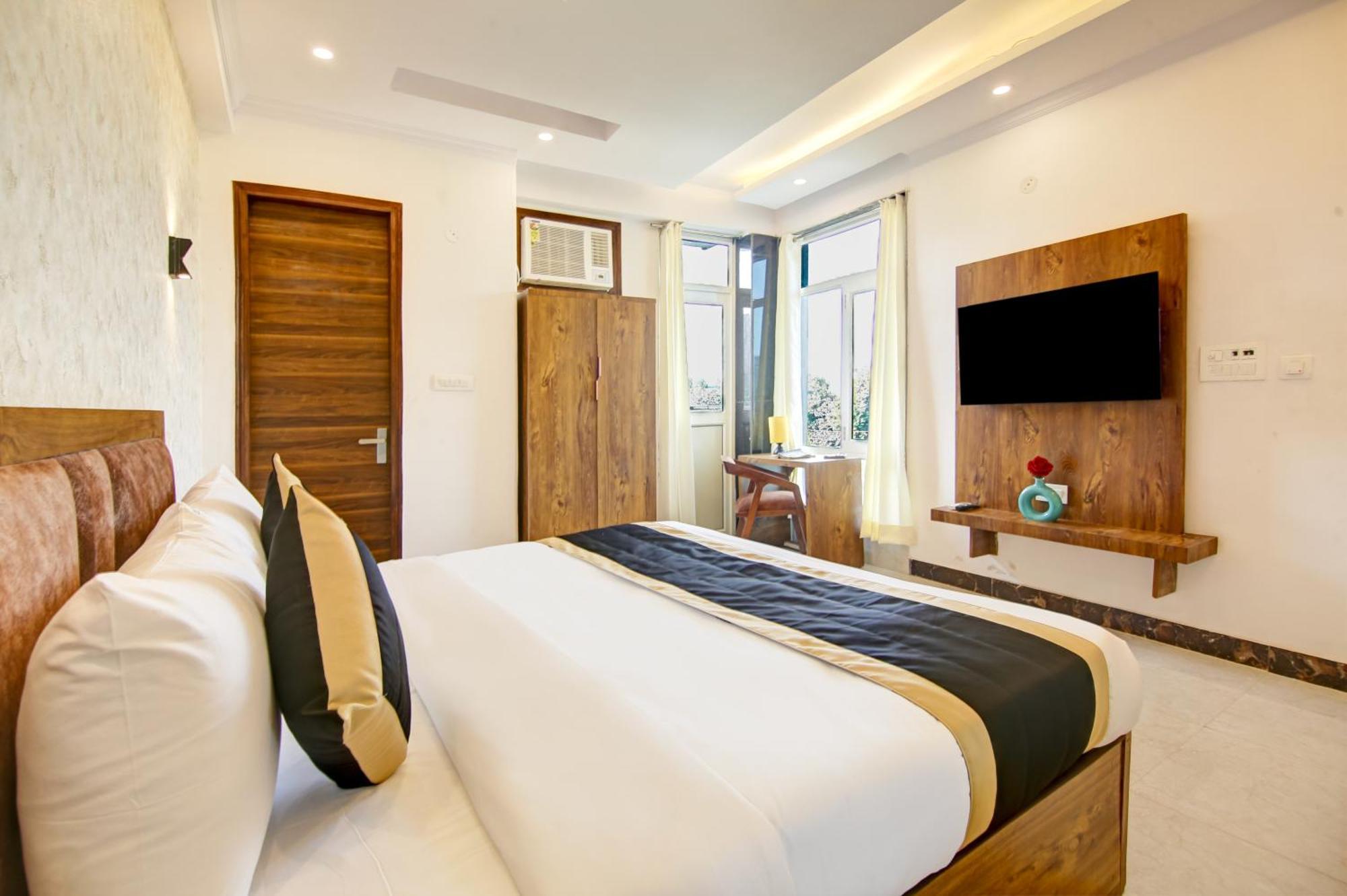 Hotel The Emporio Grand Near Vaishali Metro Station Ghaziabad Buitenkant foto