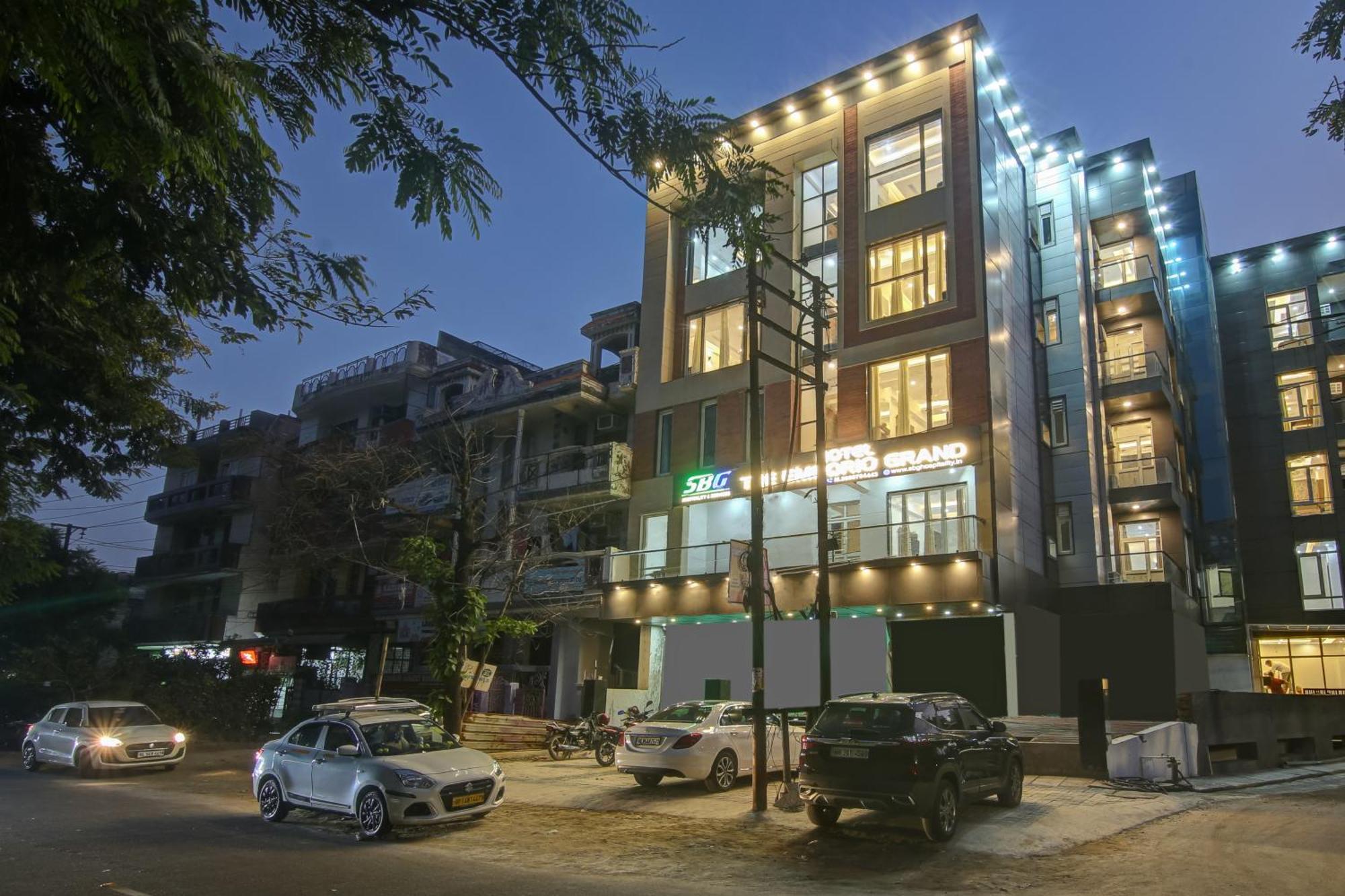 Hotel The Emporio Grand Near Vaishali Metro Station Ghaziabad Buitenkant foto