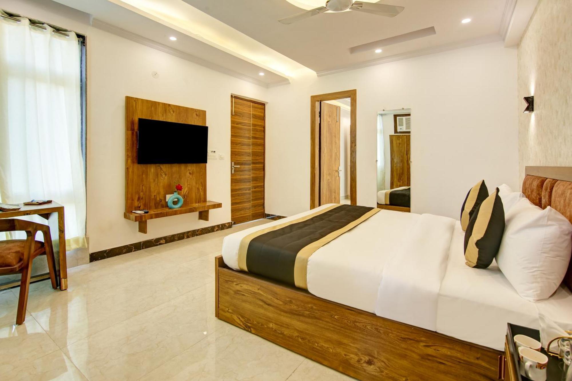 Hotel The Emporio Grand Near Vaishali Metro Station Ghaziabad Buitenkant foto